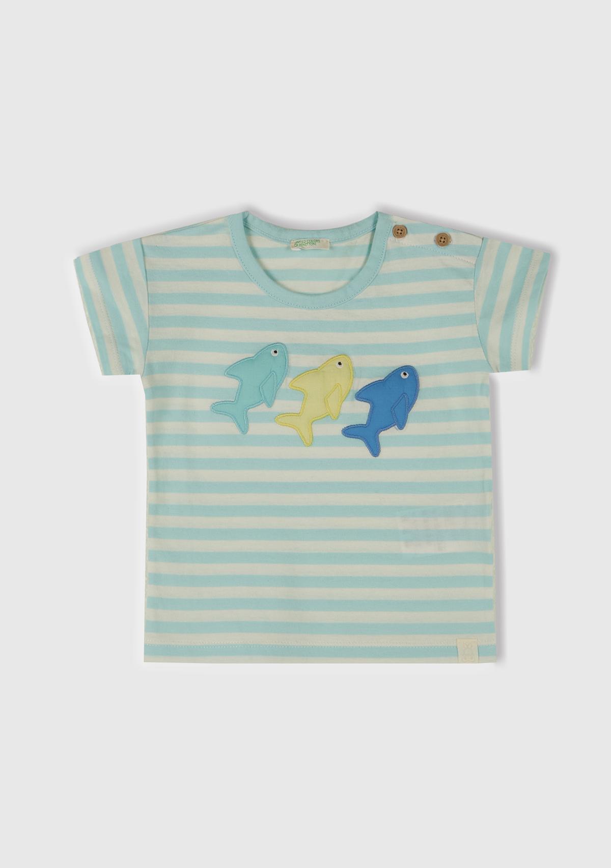  Bebek Toz Mavi Çizgili Önü Baskılı Omzu Logo Düğmeli T-Shirt