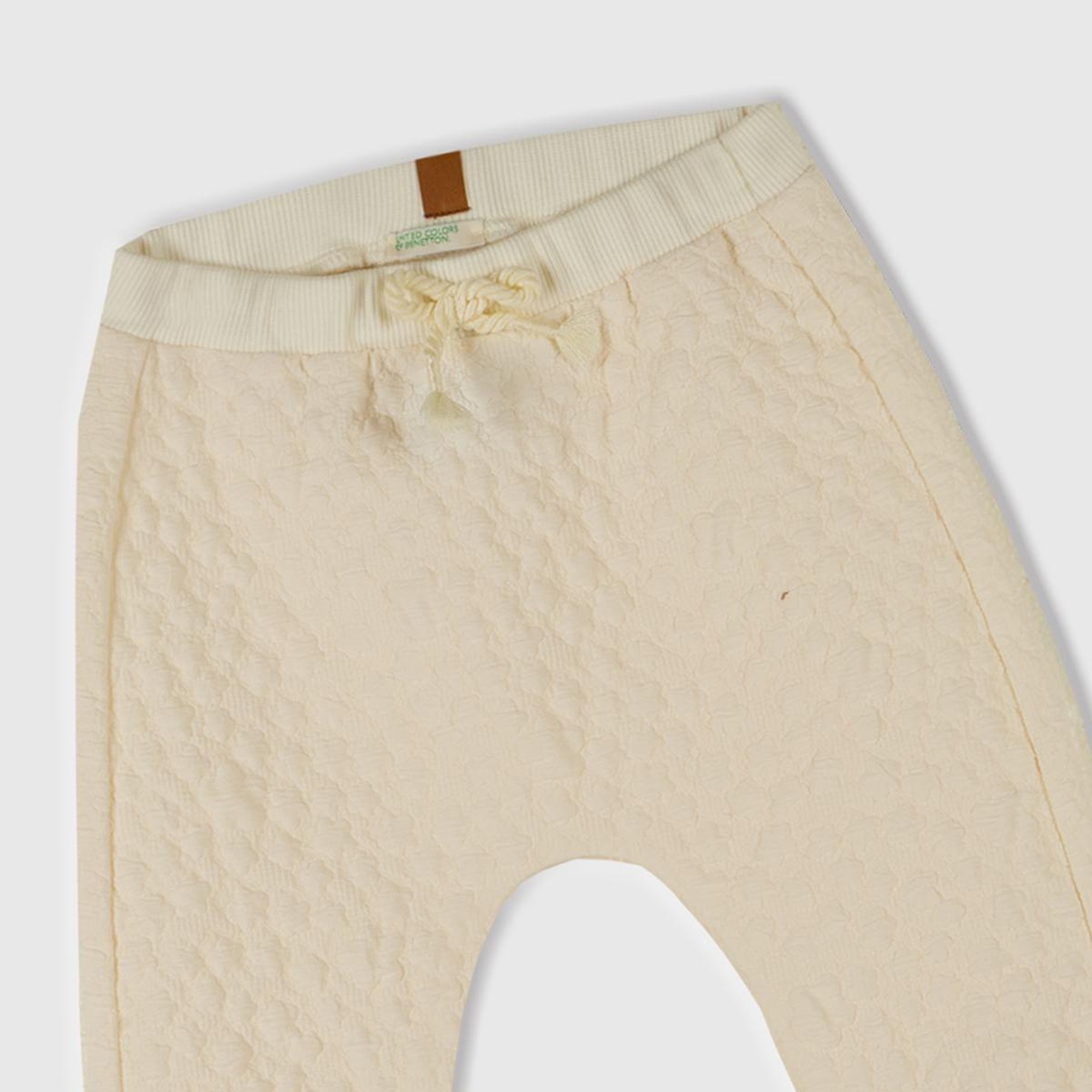 Bebek Ekru Jakarlı Logo Detaylı Dekoratif İpli Ribanalı Eşofman Altı