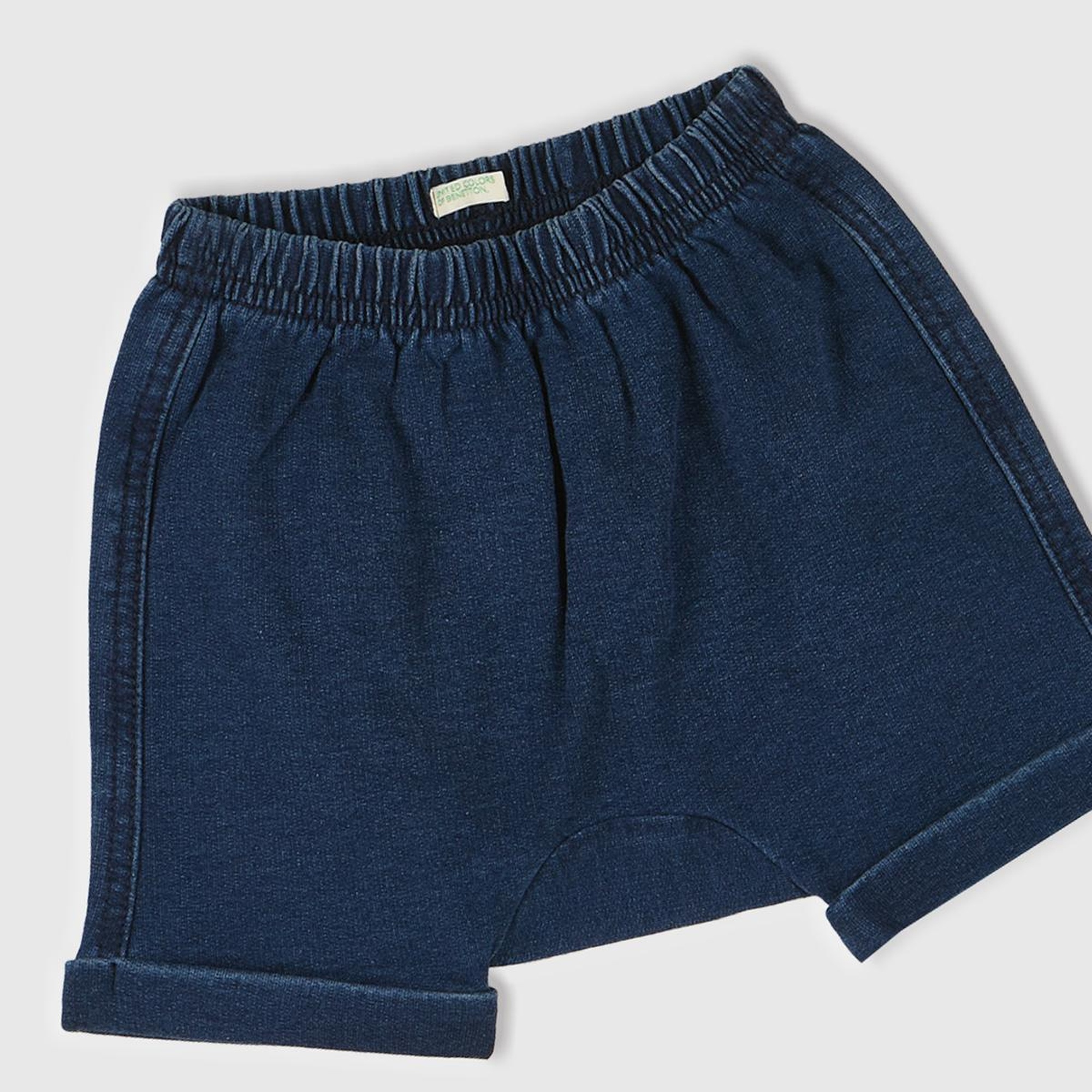 Bebek Koyu Denim Arkası Nakışlı ve Aplike Kulaklı Beli Lastikli Denim Şort