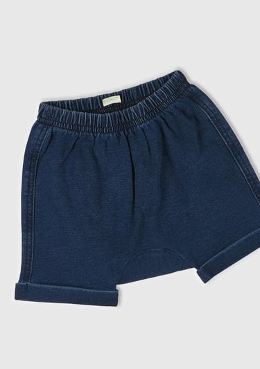  Bebek Koyu Denim Arkası Nakışlı ve Aplike Kulaklı Beli Lastikli Denim Şort