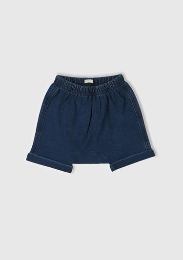  Bebek Koyu Denim Arkası Nakışlı ve Aplike Kulaklı Beli Lastikli Denim Şort