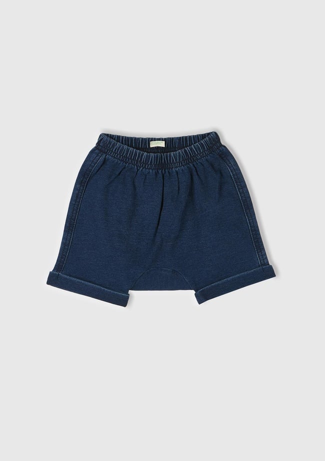  Bebek Koyu Denim Arkası Nakışlı ve Aplike Kulaklı Beli Lastikli Denim Şort