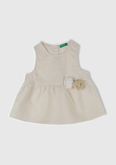  Kız Çocuk Ekru Keten Karışımlı Tamamı Desenli Çiçek Aplikeli Arkası Düğmeli Kolsuz Gömlek