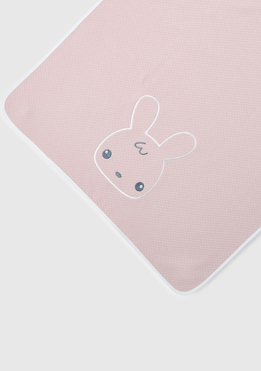  Bebek Toz Pembe Grafik İşlemeli Battaniye