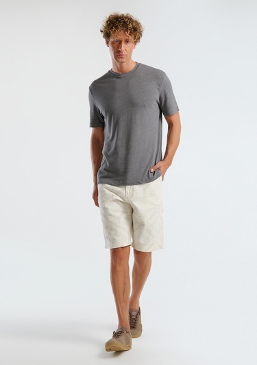  Erkek Beyaz %100 Koton Desenli Regular Fit Bermuda Şort