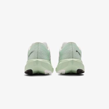  New Balance Fuelcell Rebel V4 Kadın Krem Koşu Ayakkabısı