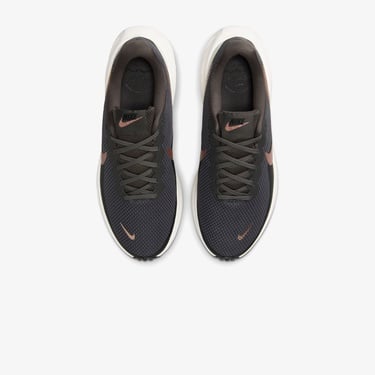  Nike Revolution 8 Kadın Gri Koşu Ayakkabısı