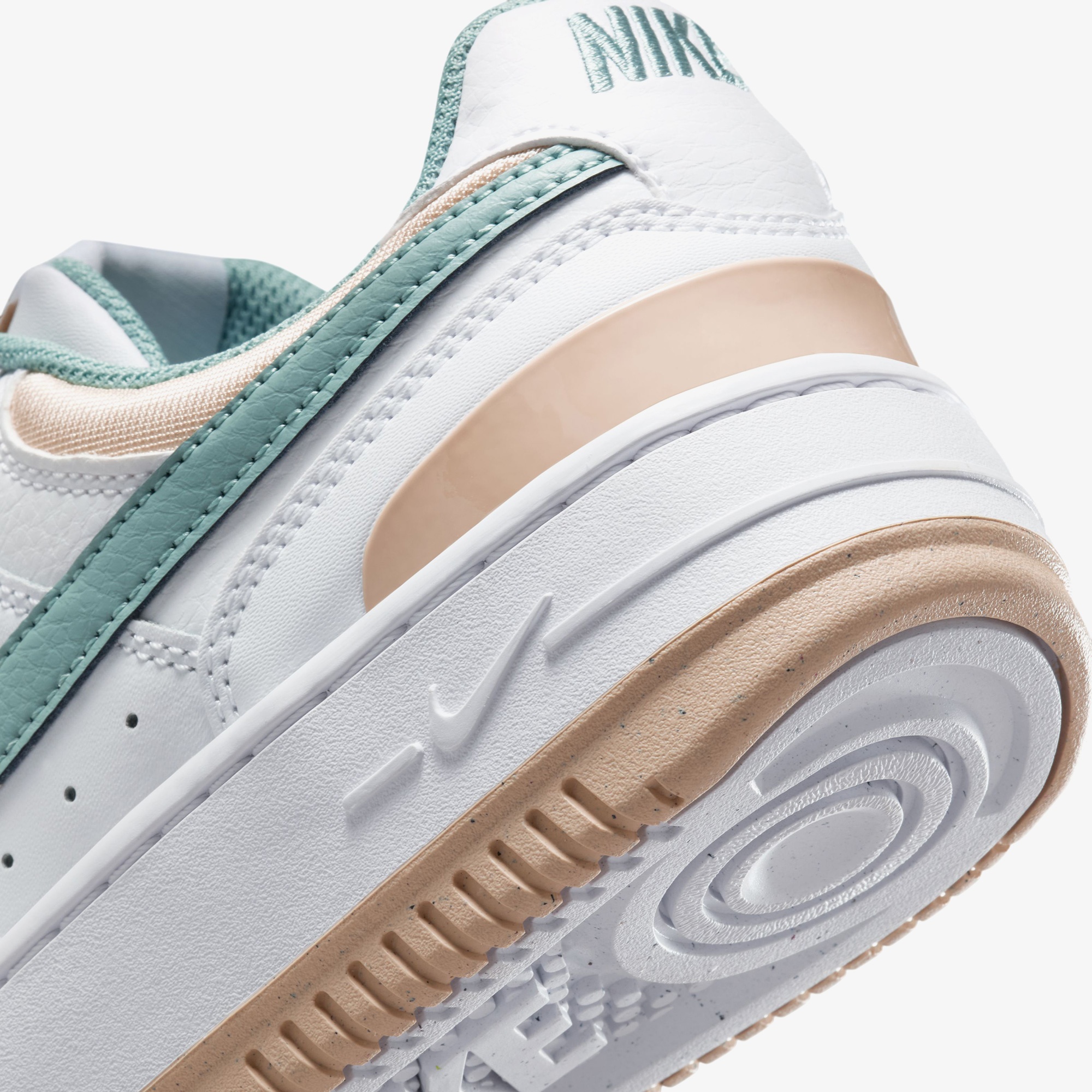 Nike Gamma Force Kadın Beyaz Spor Ayakkabı