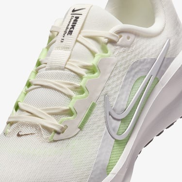  Nike Downshifter 13 Kadın Krem Rengi Koşu Ayakkabısı