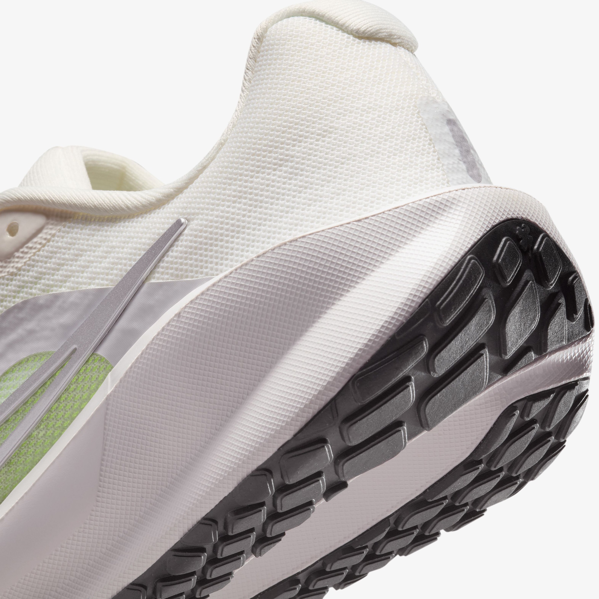 Nike Downshifter 13 Kadın Krem Rengi Koşu Ayakkabısı