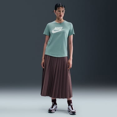  Nike Sportswear Club Essentials Kadın Yeşil T-Shirt