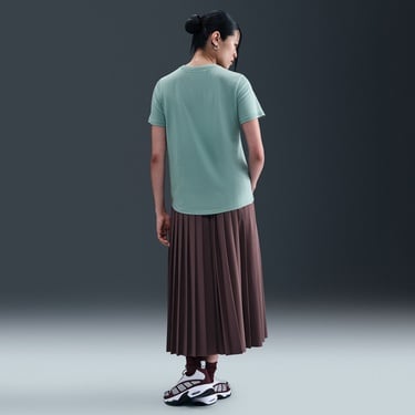  Nike Sportswear Club Essentials Kadın Yeşil T-Shirt