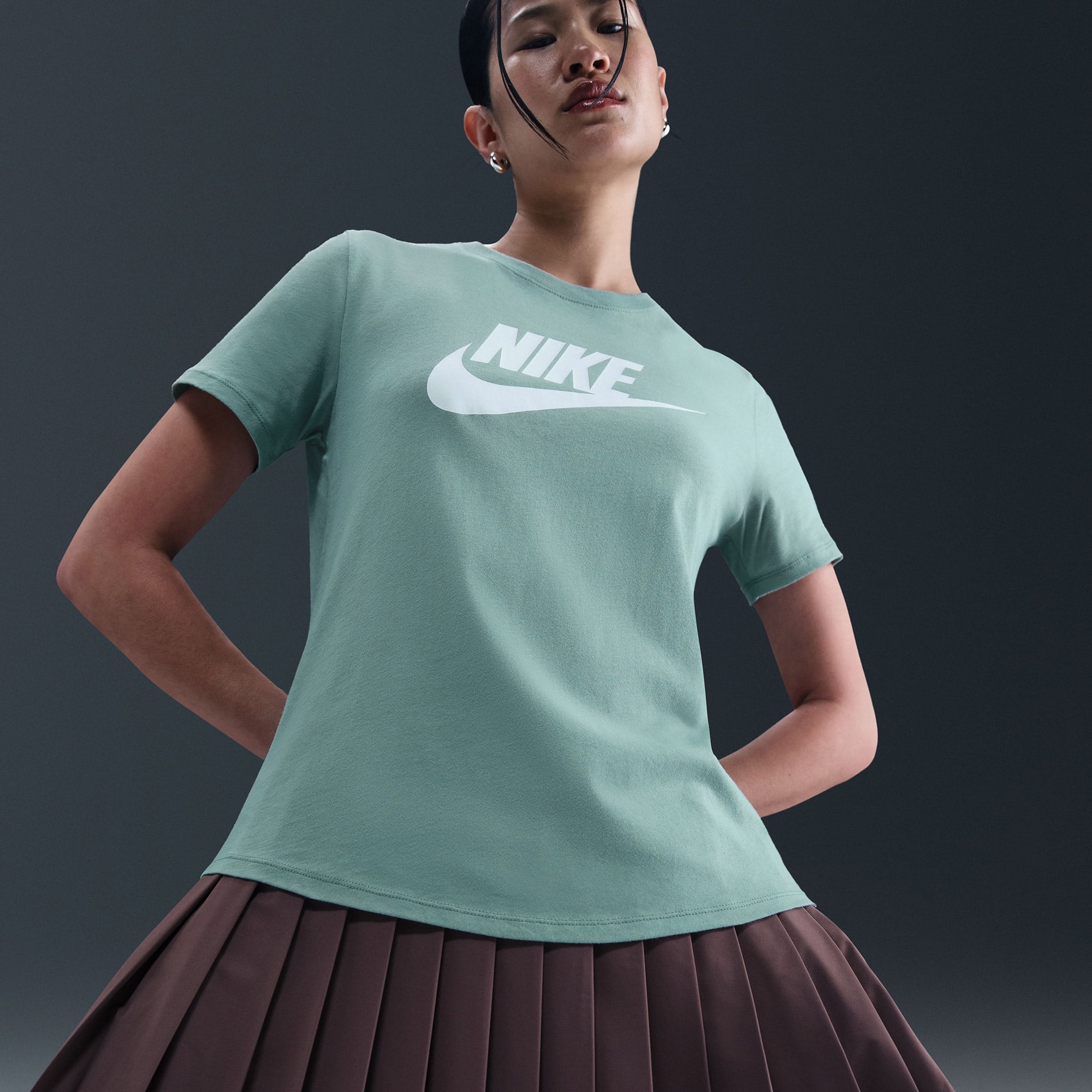 Nike Sportswear Club Essentials Kadın Yeşil T-Shirt
