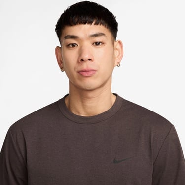  Nike Dri-Fit Hyverse Erkek Kahverengi T-Shirt