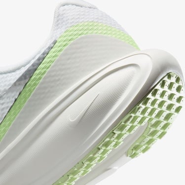  Nike Revolution 8 Kadın Beyaz Koşu Ayakkabısı