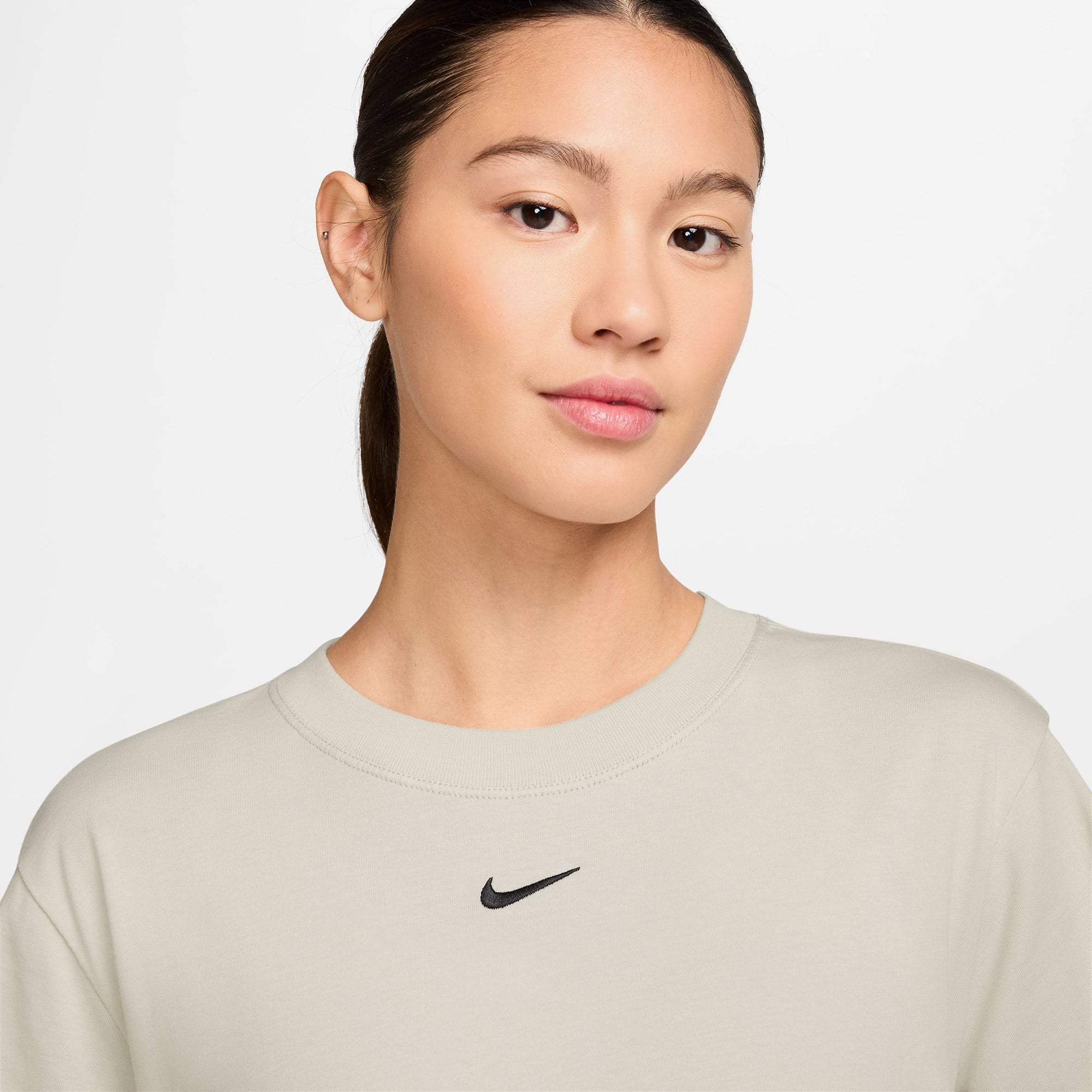 Nike Sportswear Essential Kadın Krem Rengi T-Shirt