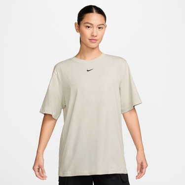  Nike Sportswear Essential Kadın Krem Rengi T-Shirt