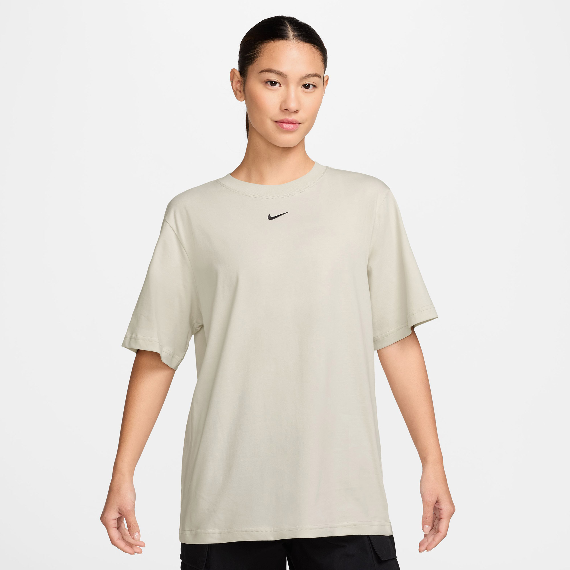  Nike Sportswear Essential Kadın Krem Rengi T-Shirt