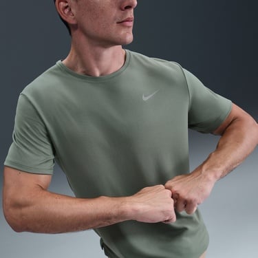  Nike Dri-Fit Miler Erkek Yeşil T-Shirt