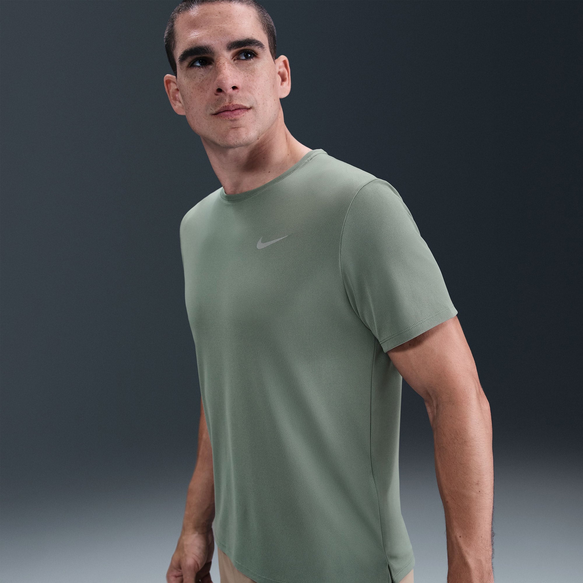 Nike Dri-Fit Miler Erkek Yeşil T-Shirt