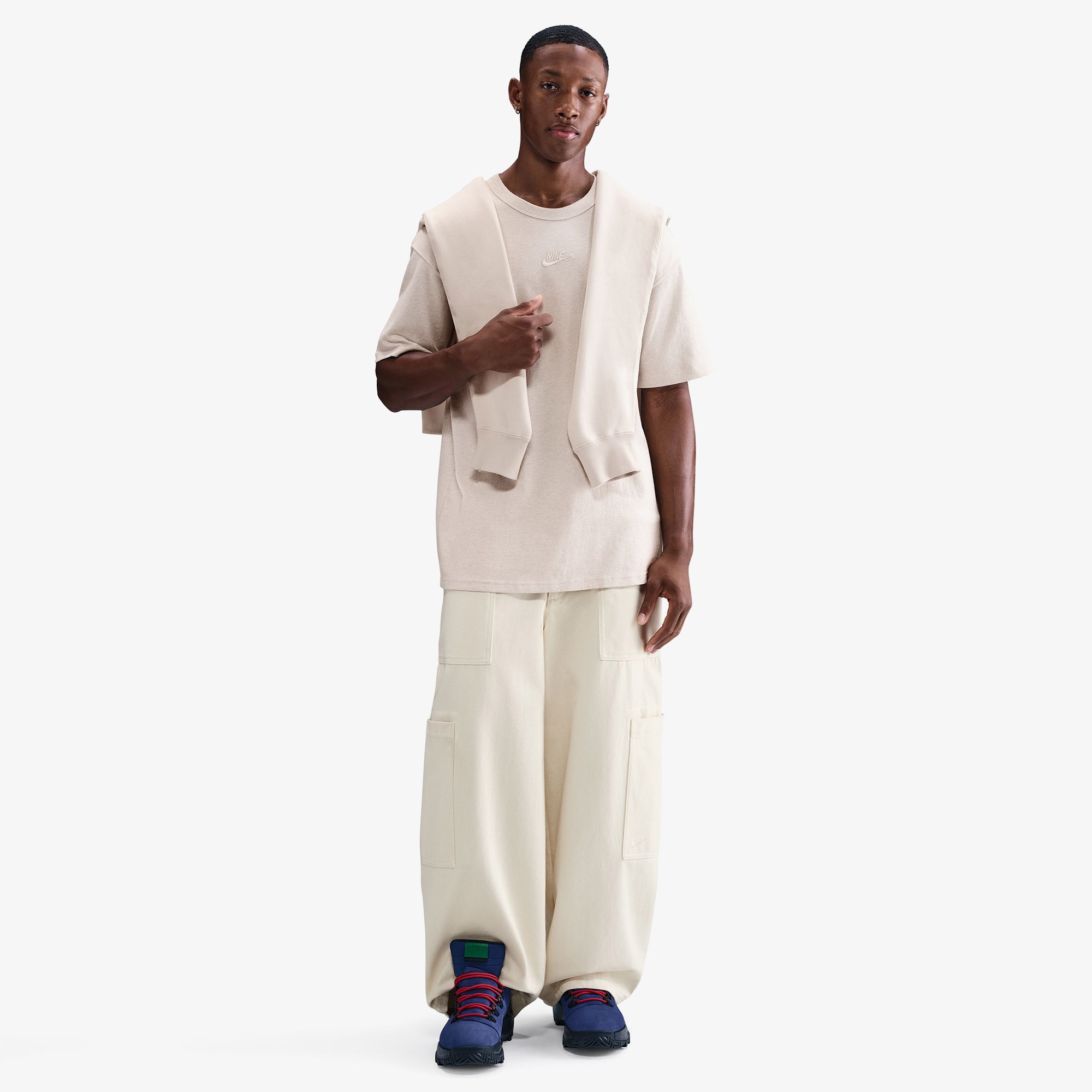 Nike Sportswear Premium Essentials Erkek Krem Rengi T-Shirt