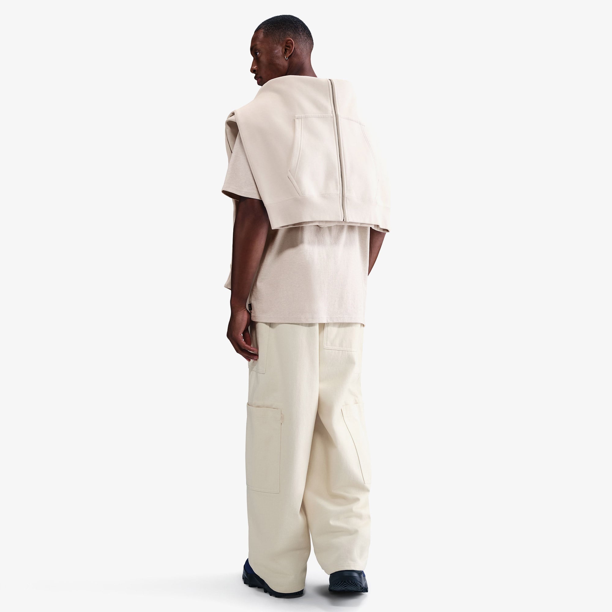 Nike Sportswear Premium Essentials Erkek Krem Rengi T-Shirt