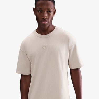  Nike Sportswear Premium Essentials Erkek Krem Rengi T-Shirt