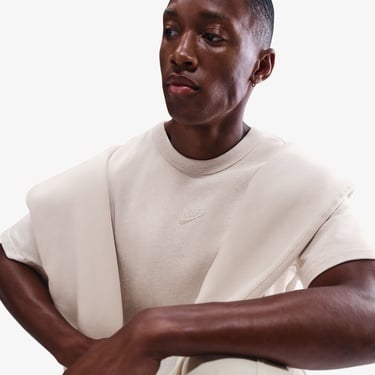  Nike Sportswear Premium Essentials Erkek Krem Rengi T-Shirt