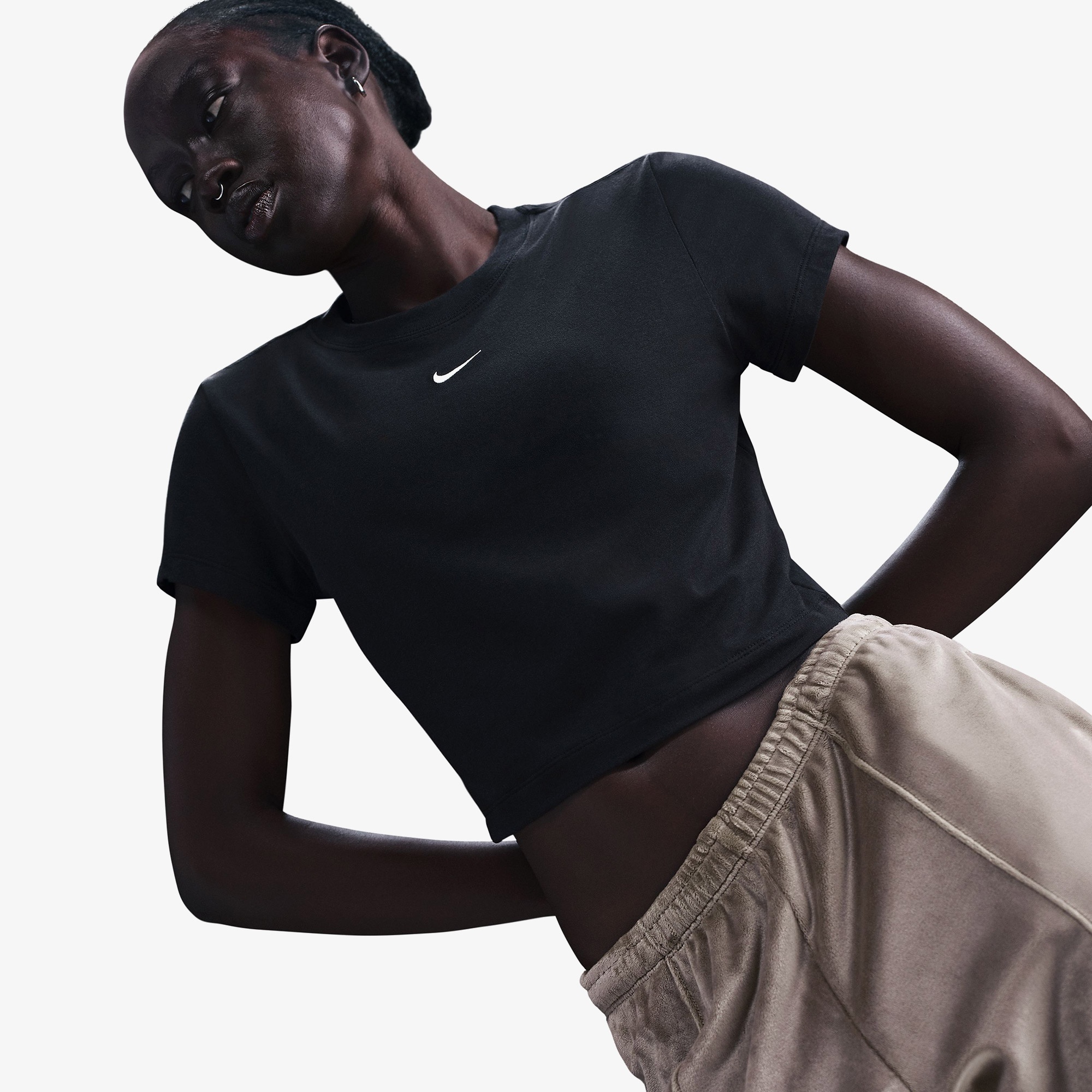 Nike Sportswear Chill Knit Kadın Siyah Crop T-Shirt