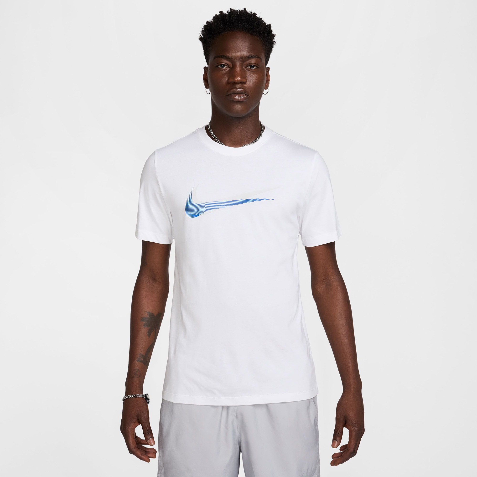 Nike Sportswear Swoosh Erkek Beyaz T-Shirt