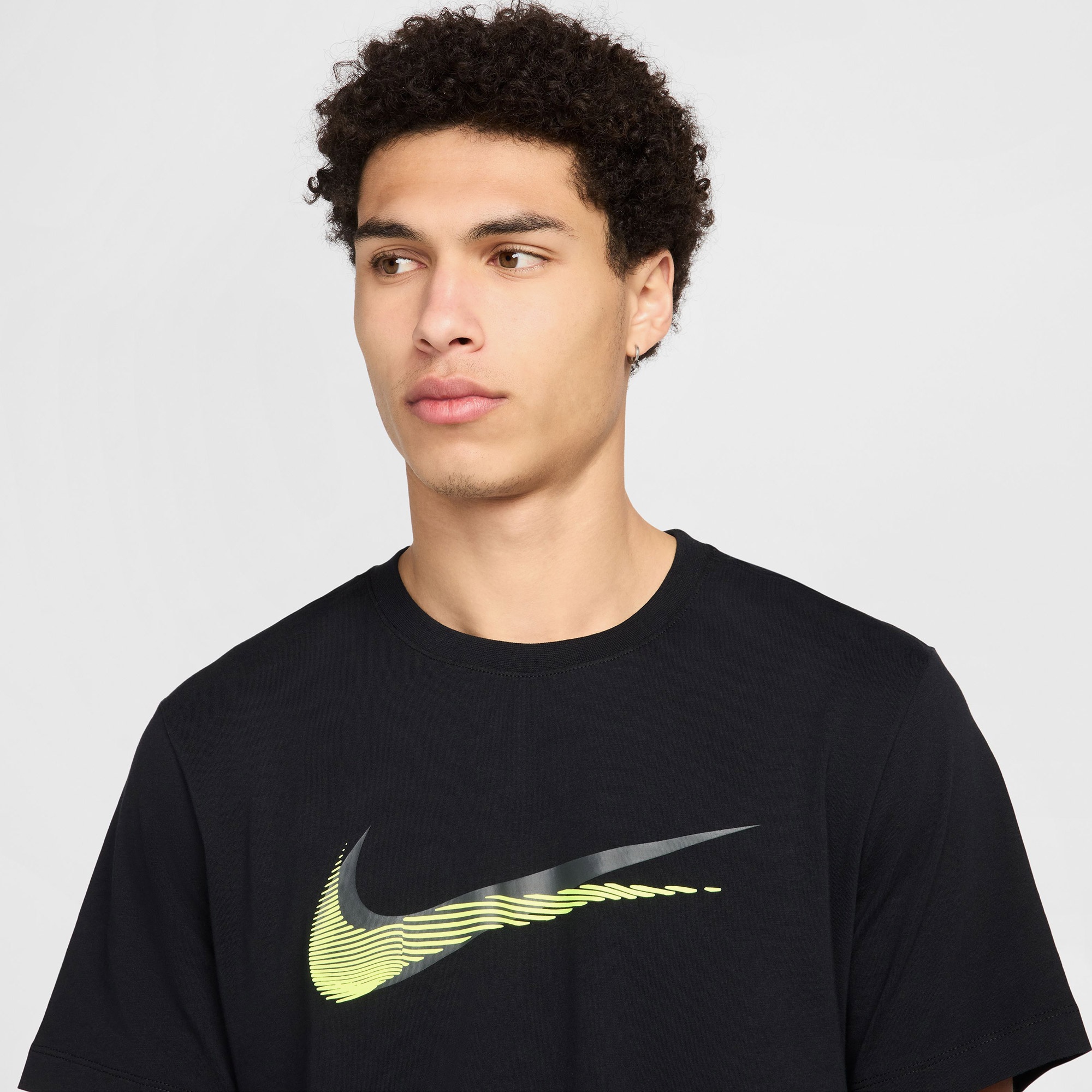 Nike Sportswear Swoosh Erkek Siyah T-Shirt