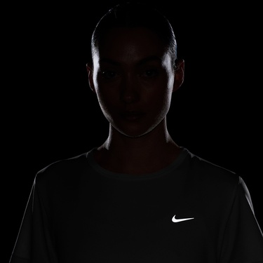  Nike Tempo Dri-Fit Kadın Beyaz T-Shirt