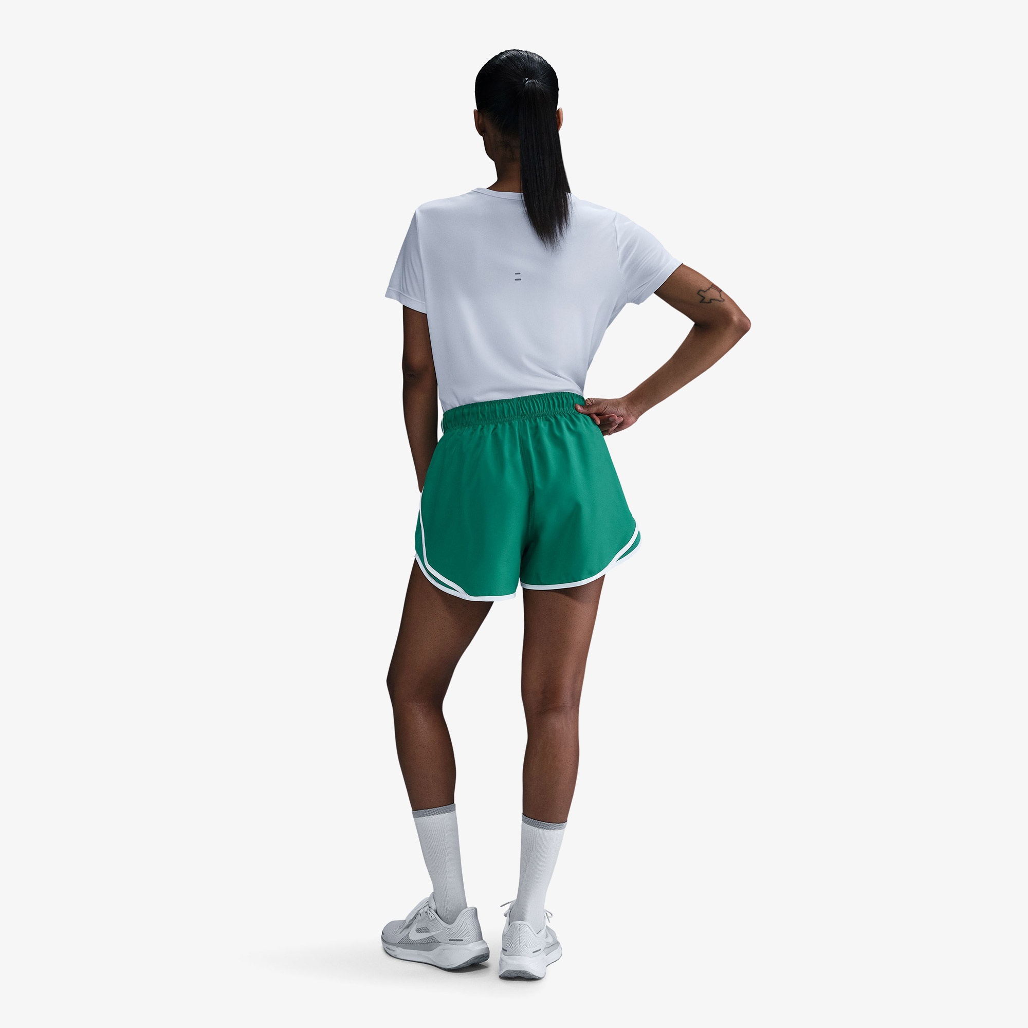 Nike Tempo Dri-Fit Kadın Beyaz T-Shirt