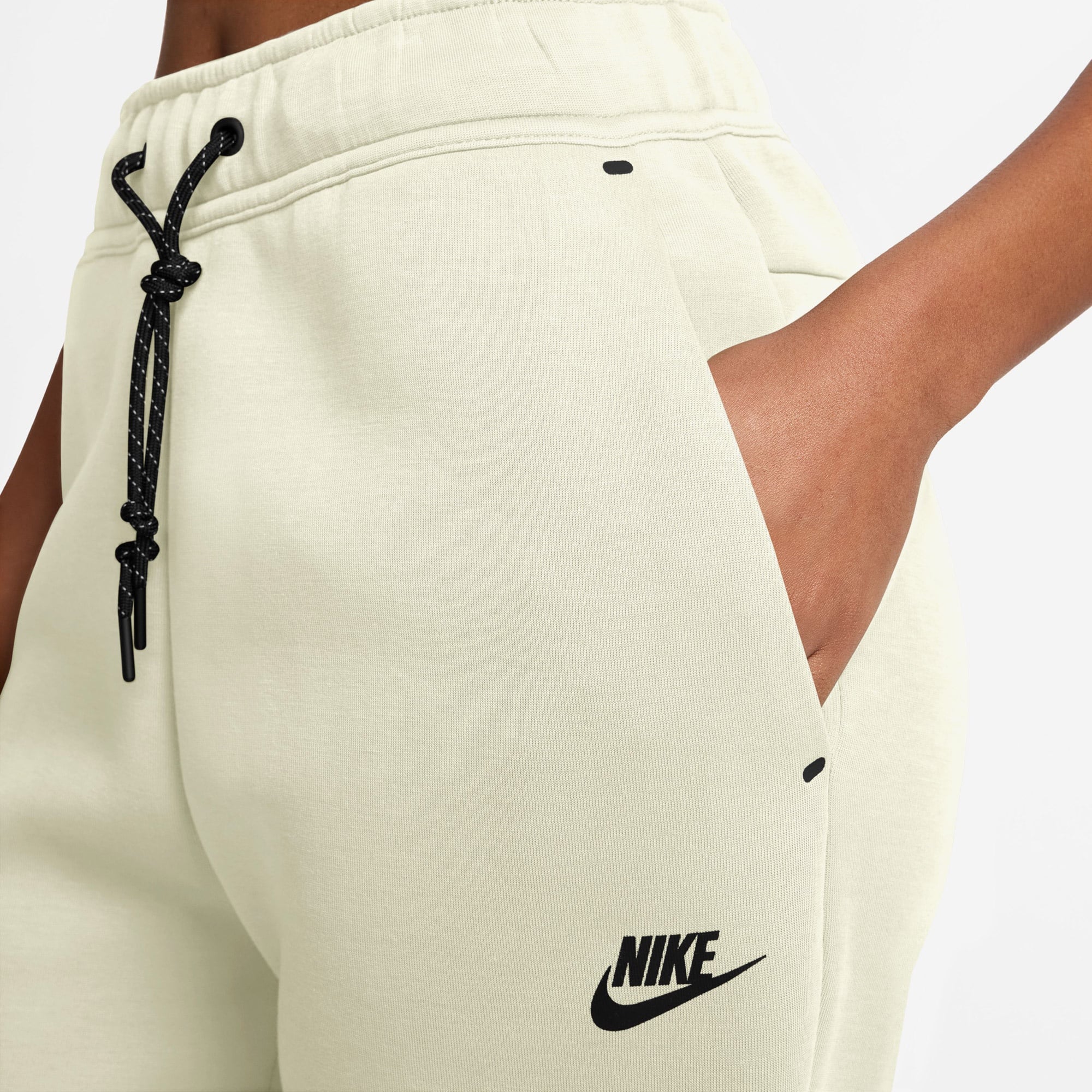 Nike Sportswear Tech Fleece Jogger Kadın Krem Rengi Eşofman Altı