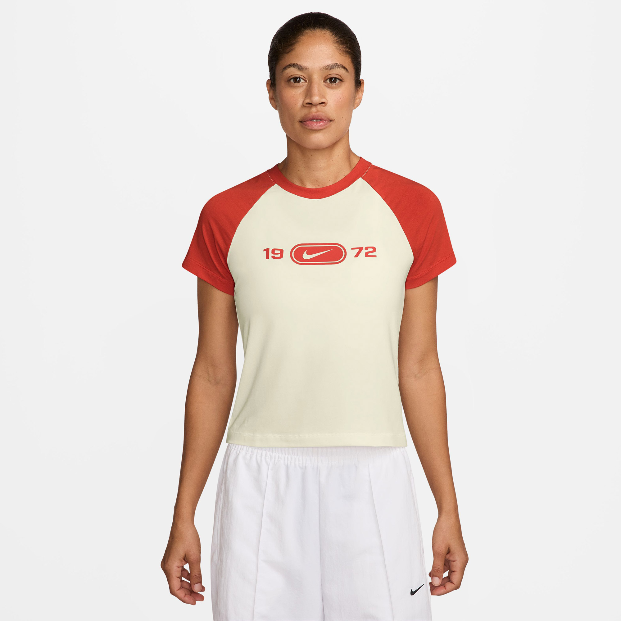  Nike Sportswear Chill Knit Kadın Krem Rengi T-Shirt