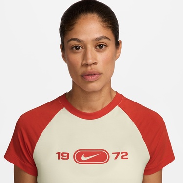  Nike Sportswear Chill Knit Kadın Krem Rengi T-Shirt