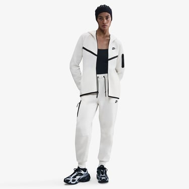  Nike Sportswear Tech Fleece Windrunner Kadın Beyaz Eşofman Üstü