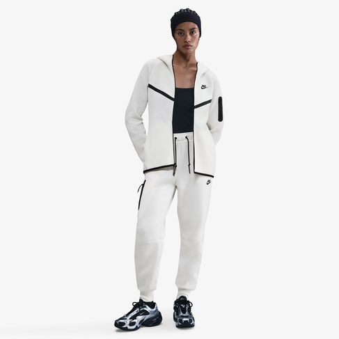  Nike Sportswear Tech Fleece Windrunner Kadın Beyaz Eşofman Üstü