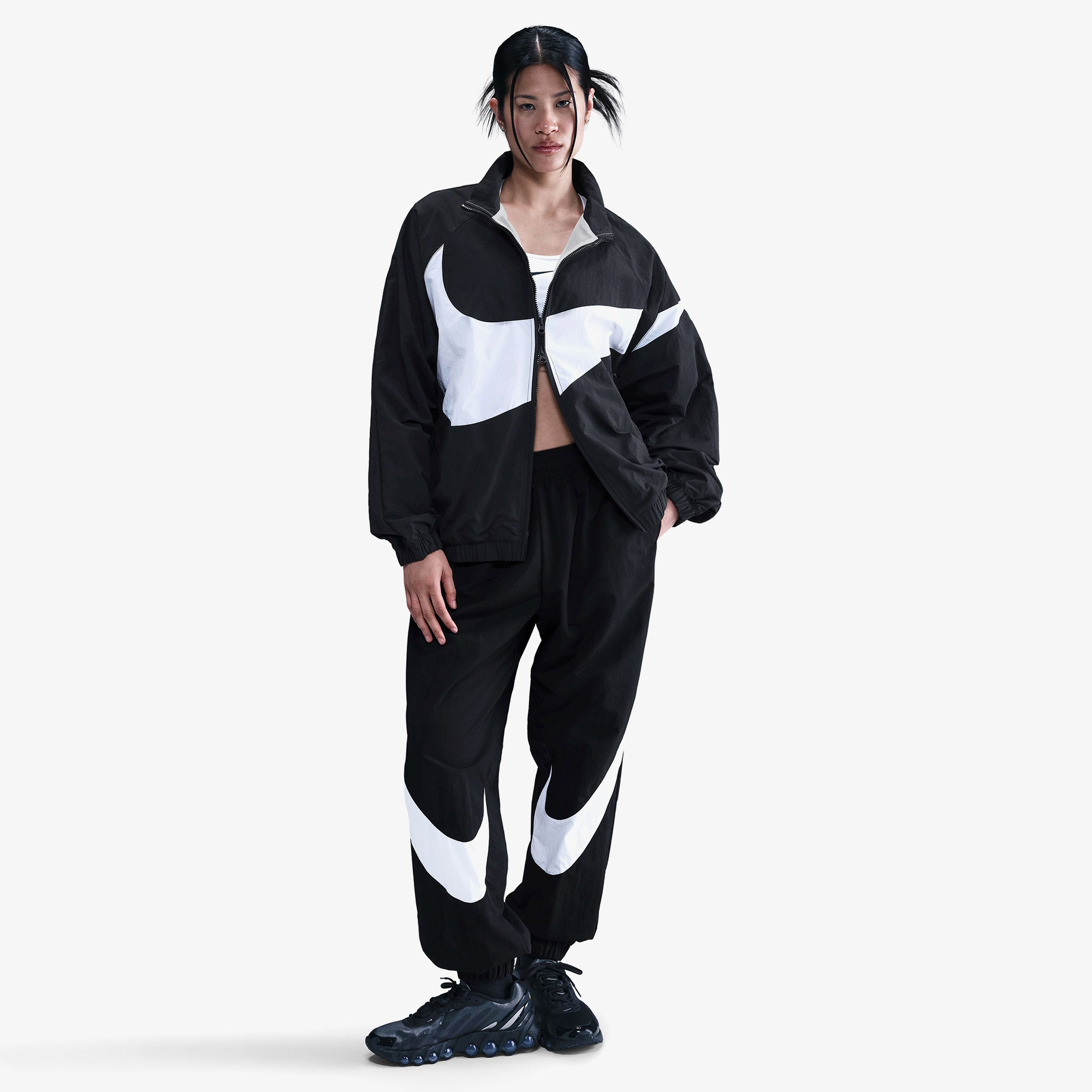  Nike Sportswear Logo Kadın Siyah Ceket