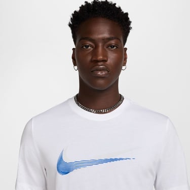  Nike Sportswear Swoosh Erkek Beyaz T-Shirt