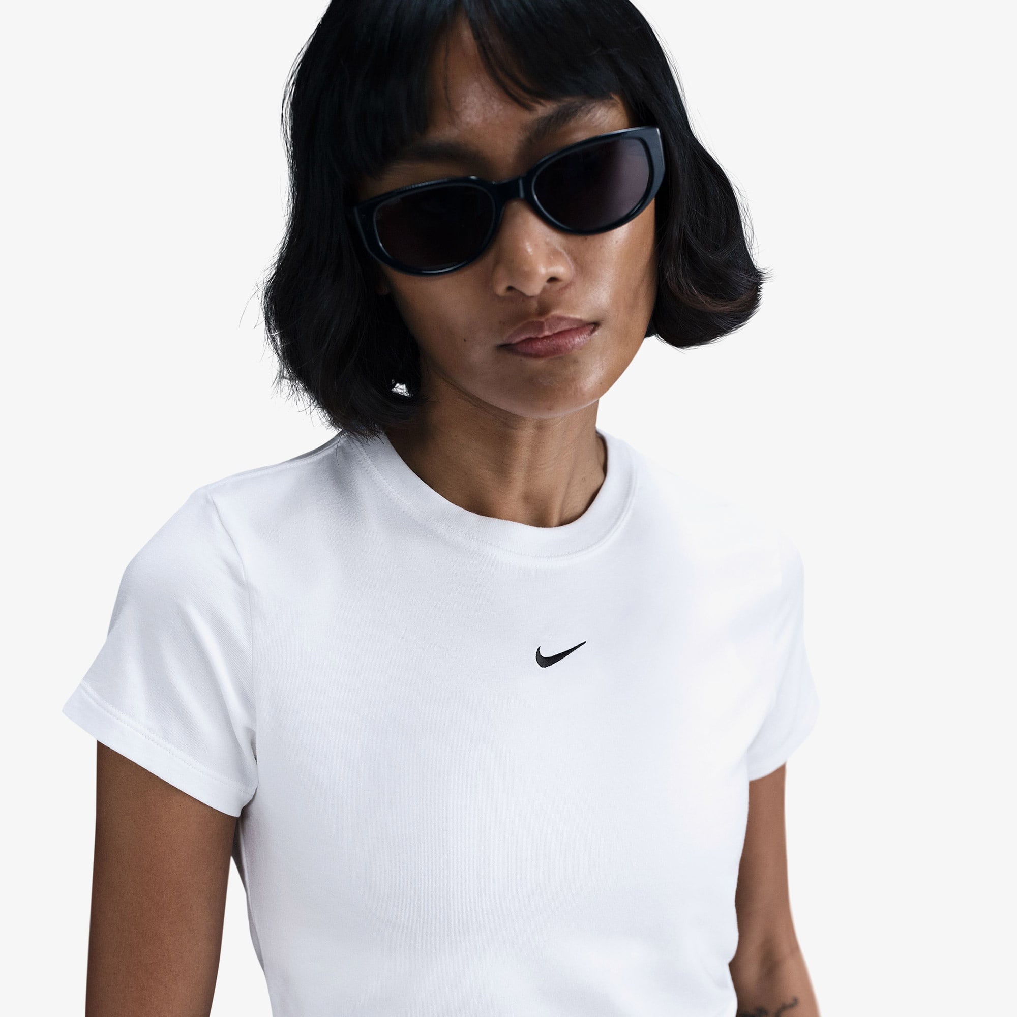 Nike Sportswear Chill Knit Kadın Beyaz Crop T-Shirt
