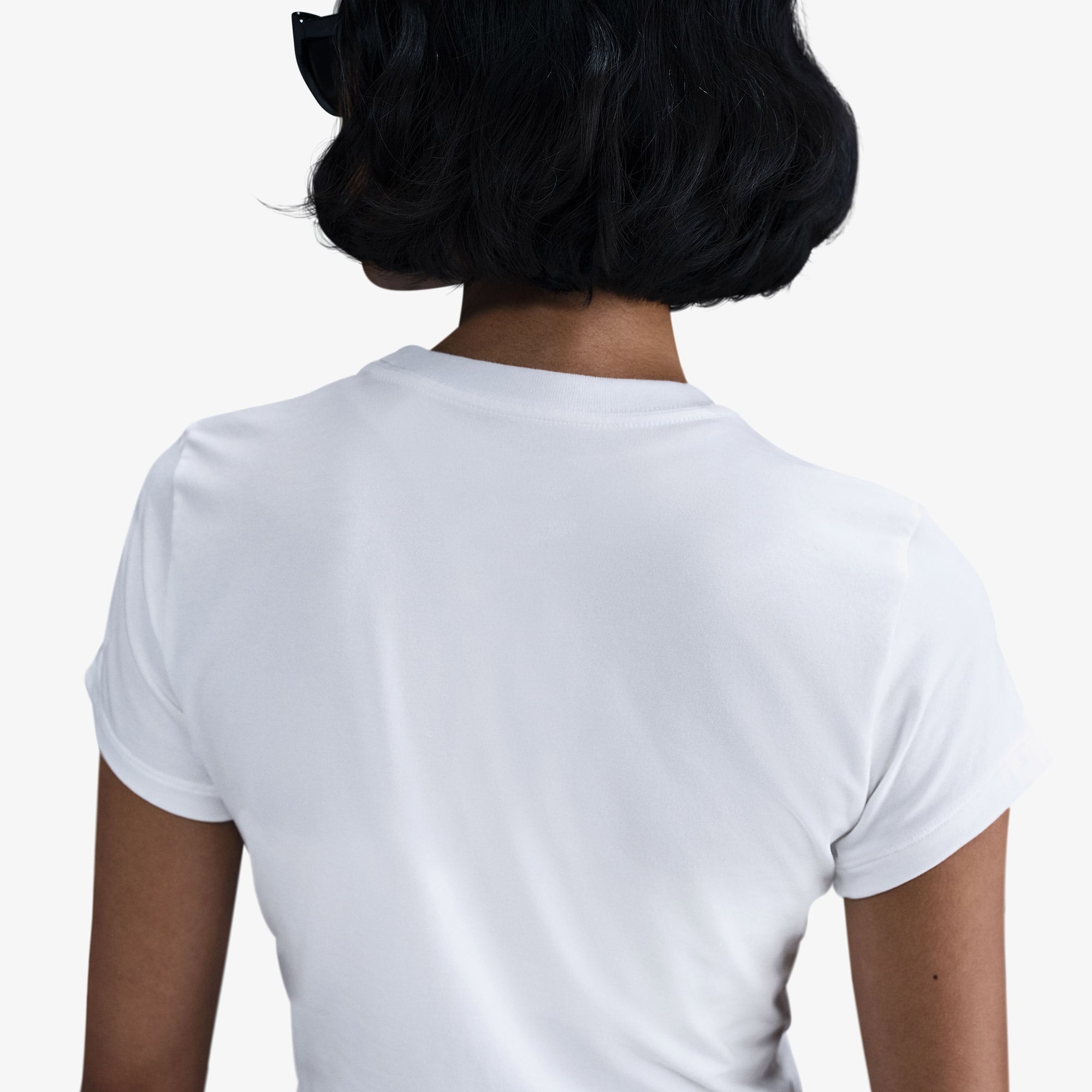 Nike Sportswear Chill Knit Kadın Beyaz Crop T-Shirt