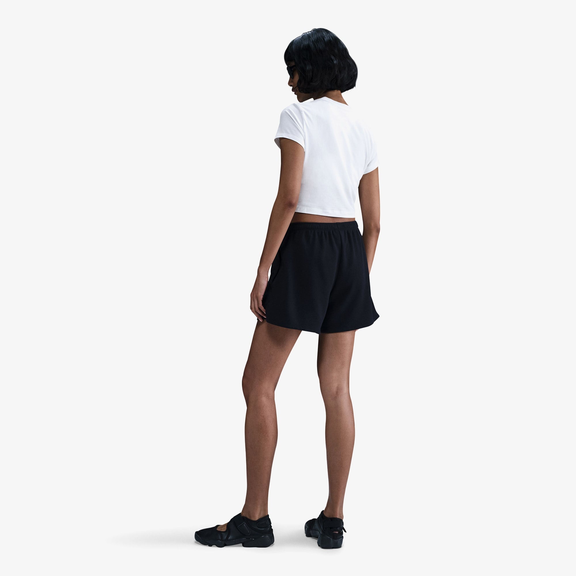 Nike Sportswear Chill Knit Kadın Beyaz Crop T-Shirt