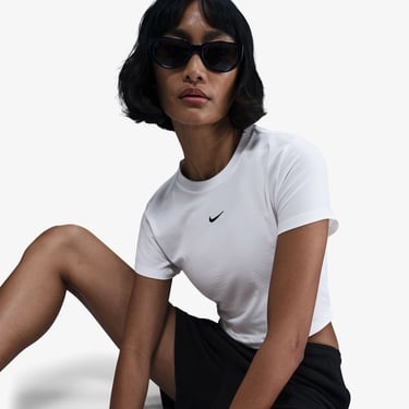  Nike Sportswear Chill Knit Kadın Beyaz Crop T-Shirt
