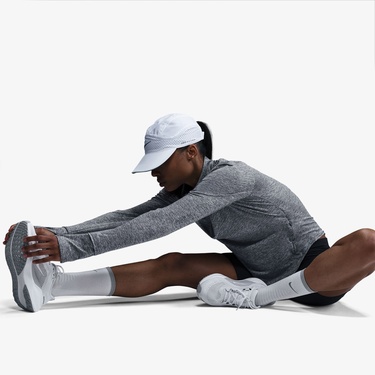  Nike Swift Dri-Fit Kadın Gri T-Shirt