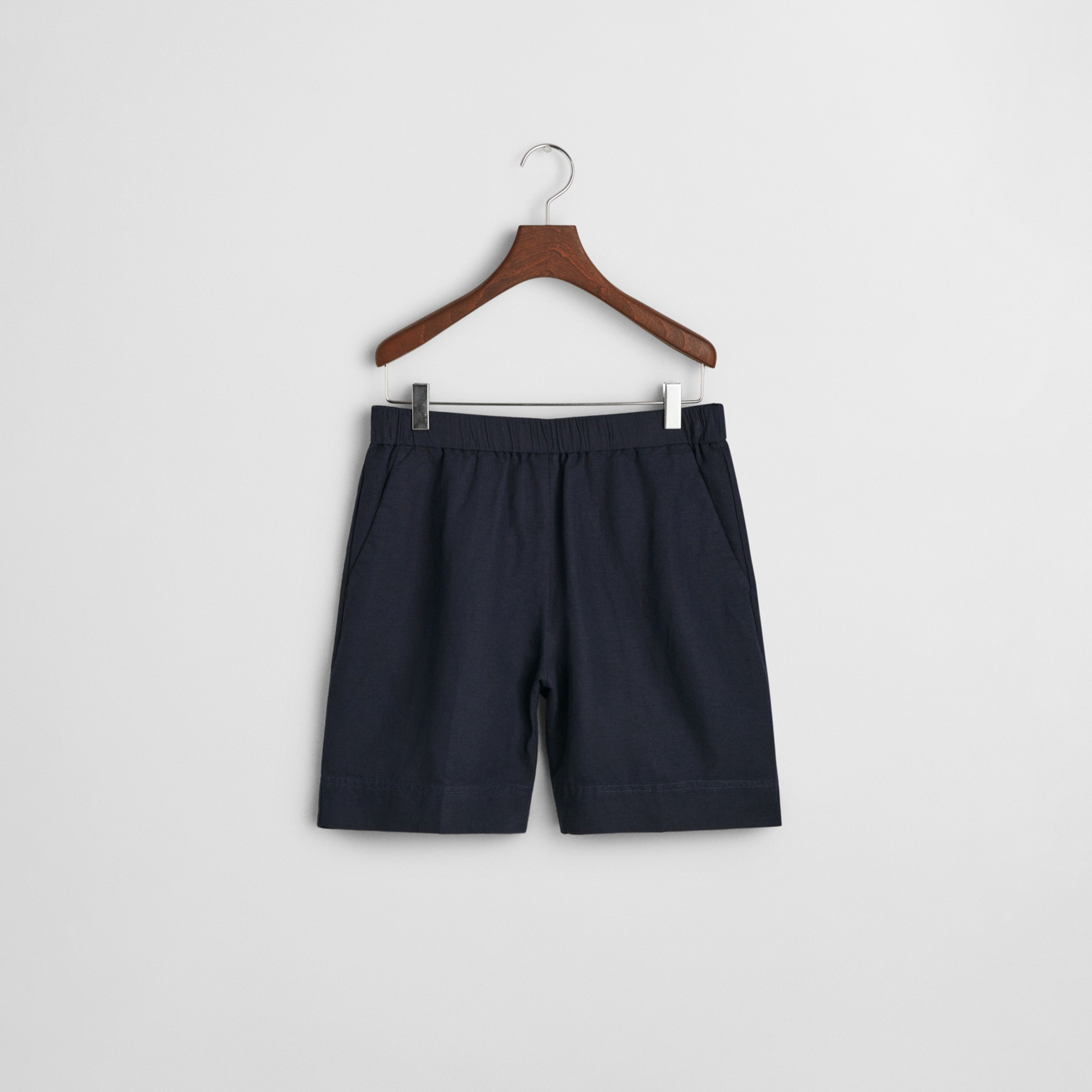 GANT Kadın Lacivert Relaxed Fit Keten Şort