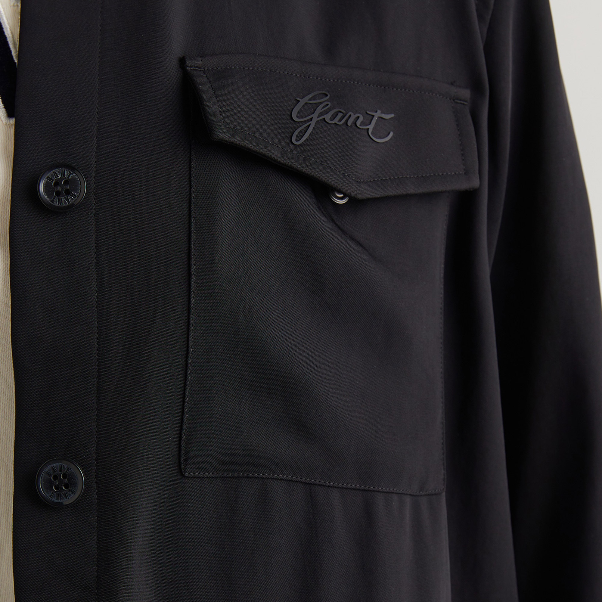 GANT Kadın Siyah Regular Fit Logolu Gömlek