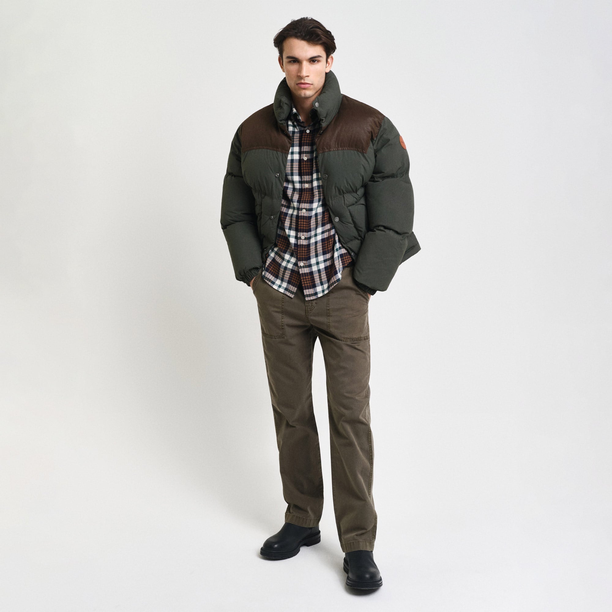 GANT Erkek Kahverengi Regular Fit Düğmeli Yaka Logolu Gömlek