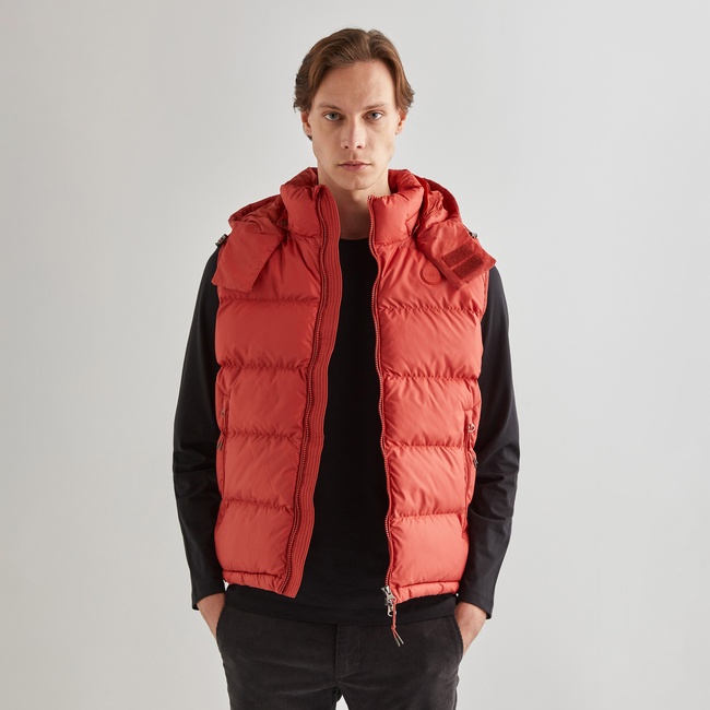  GANT Erkek Kırmızı Kapüşonlu Yelek