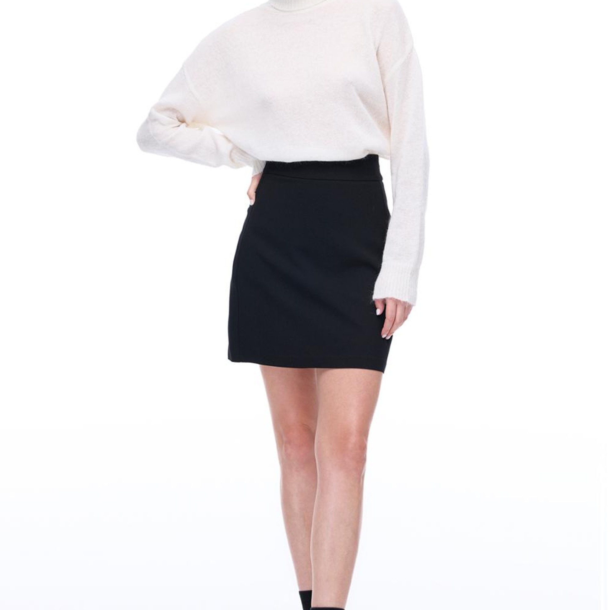 Seras Regular Fit Diz Üstü Siyah Etek